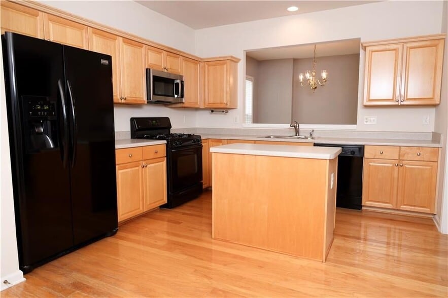 Building Photo - 6335 Waveland Dr