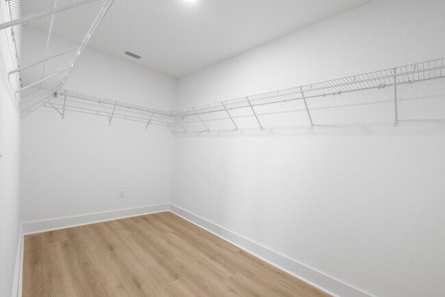 Building Photo - 710 Dale Pl