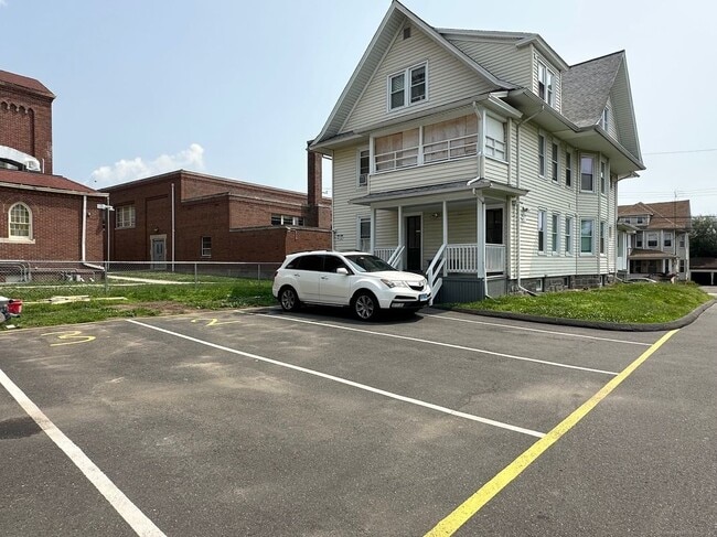 Building Photo - 433 Ridgefield Ave