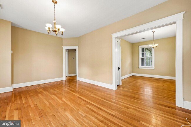 Building Photo - 526 N Ivy St
