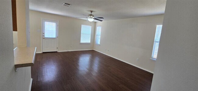 Building Photo - 911 Remington Dr