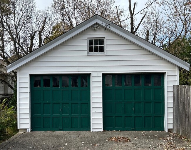 Garage - 3981 Davis Ave