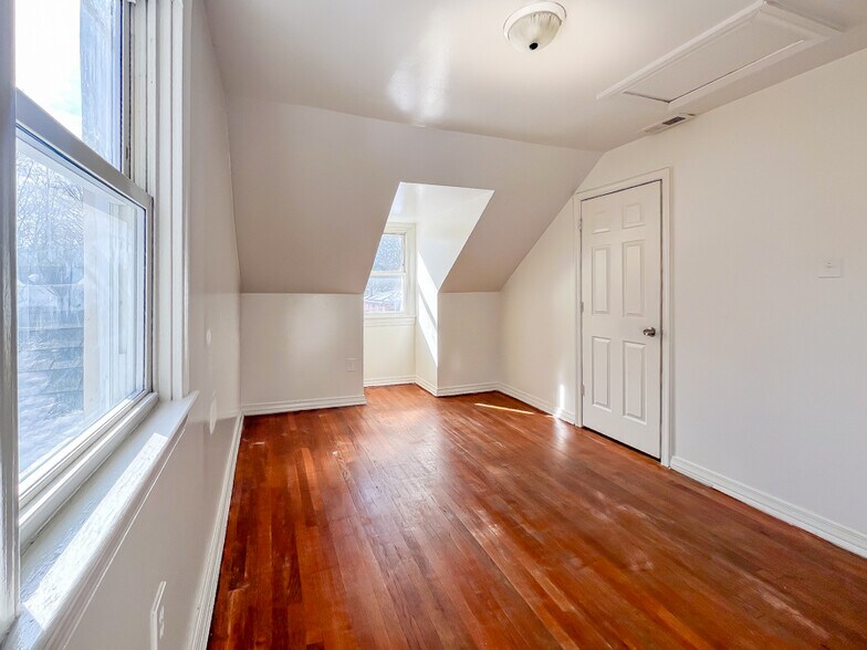 Building Photo - 1113 Evergreen Ave