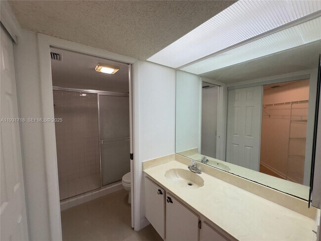 Building Photo - 2629 SE 19th Ct