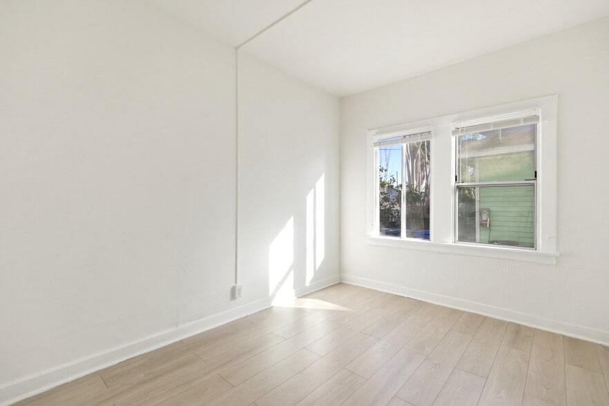 Building Photo - 1526 E 52nd St