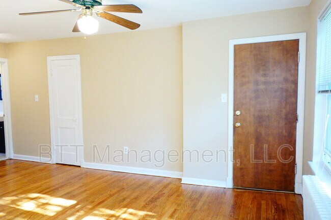 Building Photo - 8400 Greenwood Ave