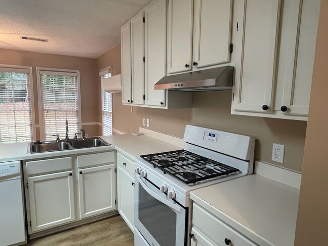 Building Photo - Beautifully Renovated Two-Story Traditional in McEachern High School