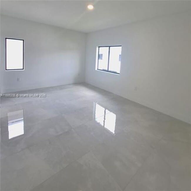 Building Photo - 1373 NW 1st St