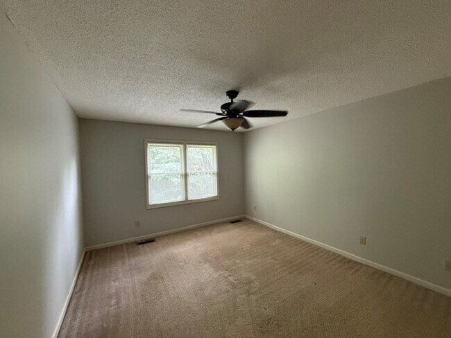 Building Photo - 720 Landing Ln