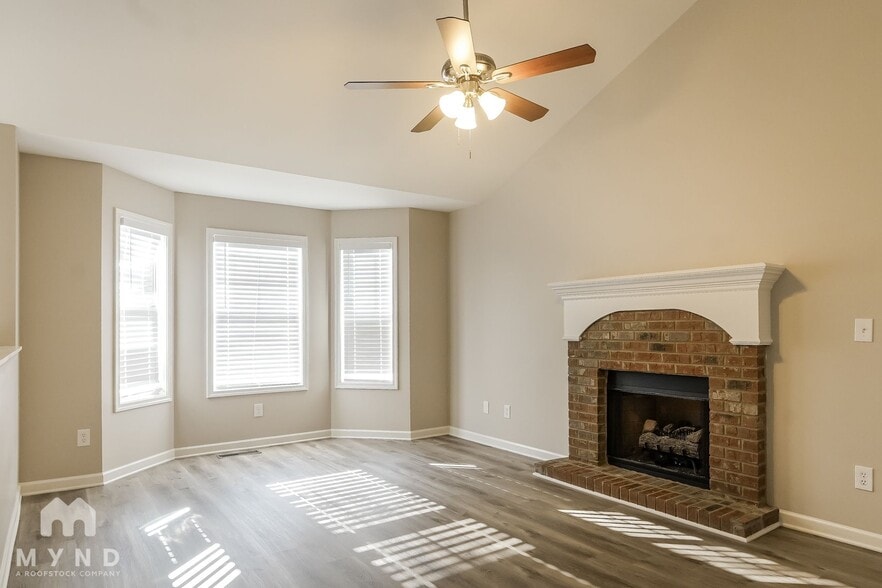 Building Photo - 30 Crestbrook Dr