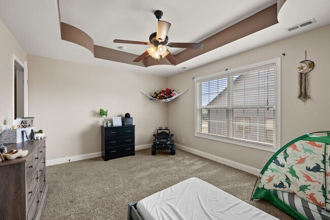 Building Photo - Pet Friendly Four Bedroom with Bonus!