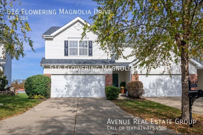 Building Photo - Bright End-Unit Townhome in Magnolia Village!