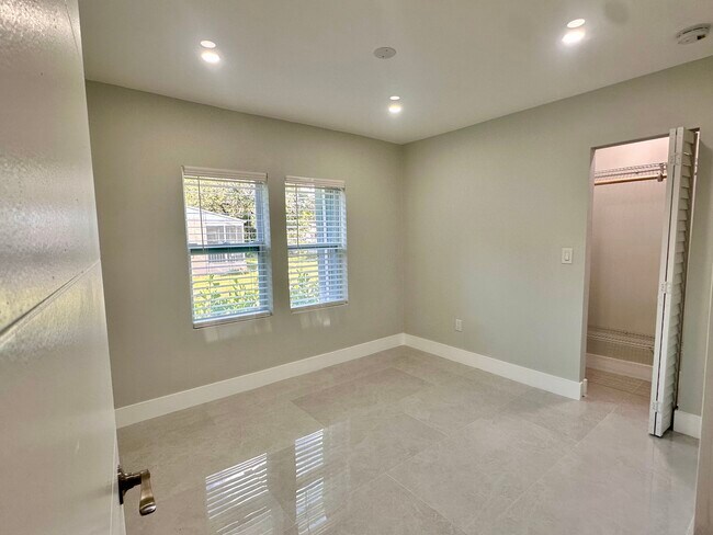 Building Photo - 2117 SW 62nd Ave