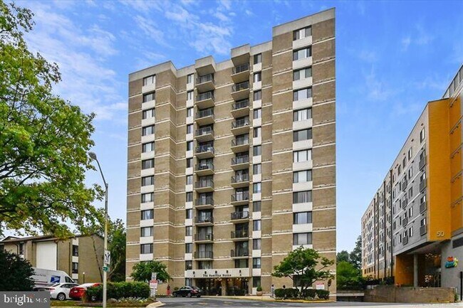 Primary Photo - 4 Monroe St