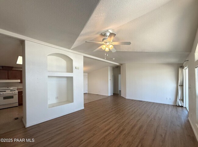 Building Photo - 1116 Samantha St