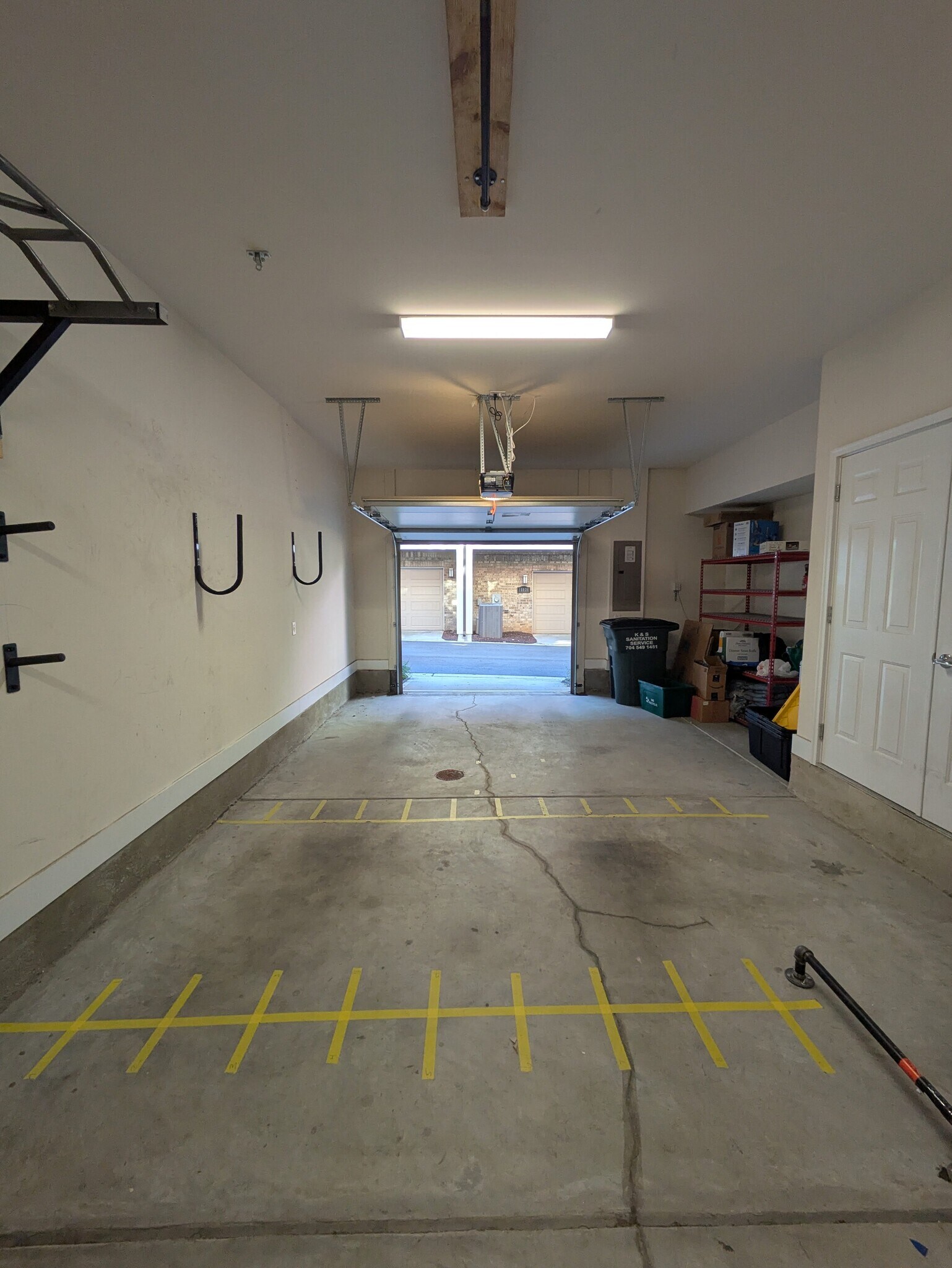 2 car tandem garage - 15037 New Amsterdam Ln