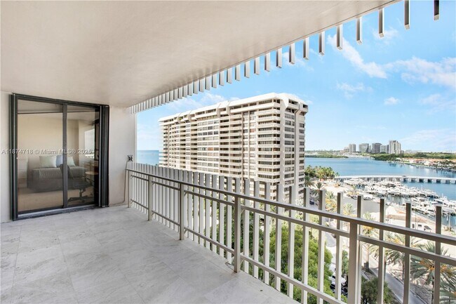 Building Photo - 3 Grove Isle Dr