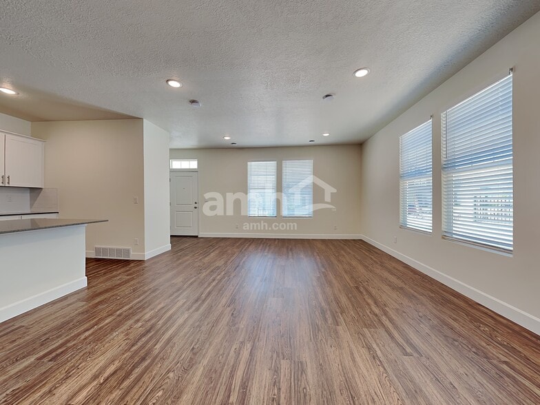 Building Photo - 6098 W Arranmore Dr