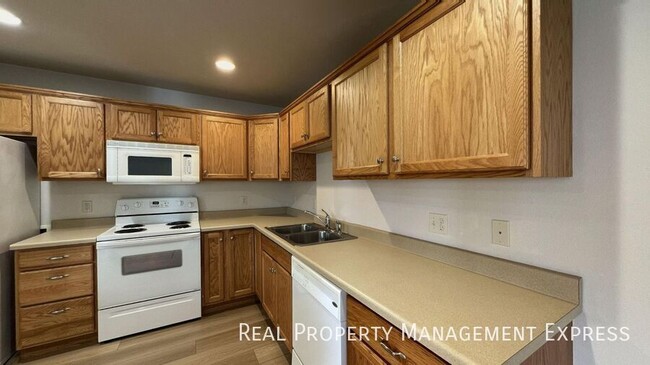 Building Photo - Spacious 1 Bedroom Townhome in Brandon, SD!