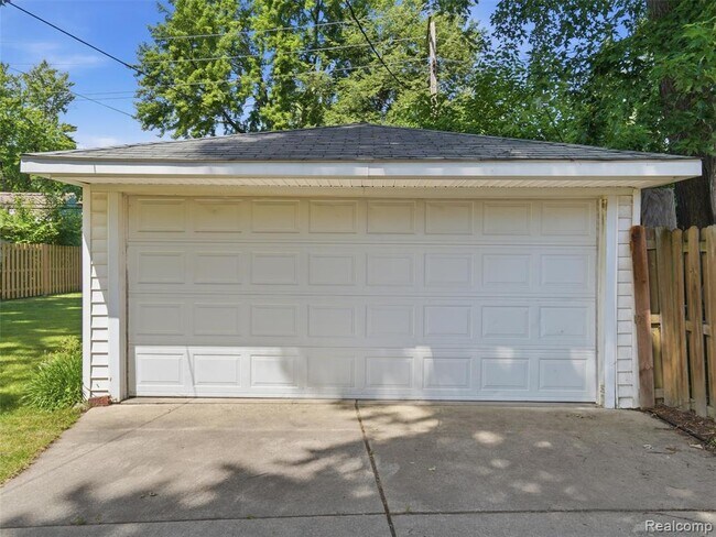 Building Photo - 626 Kayser Ave