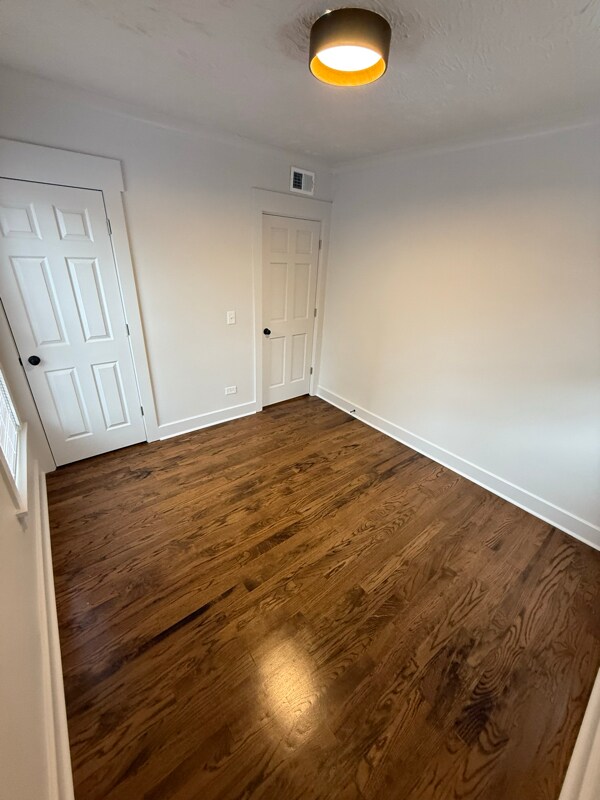 Building Photo - 705 N Damen Ave