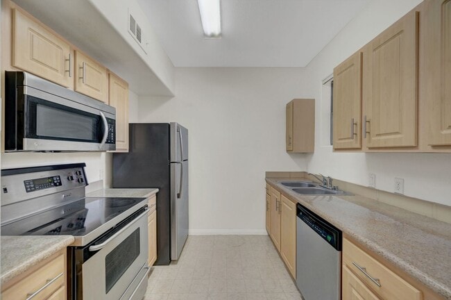 Building Photo - Downstairs 1 Bedroom Unit in Gated Community - S.W.