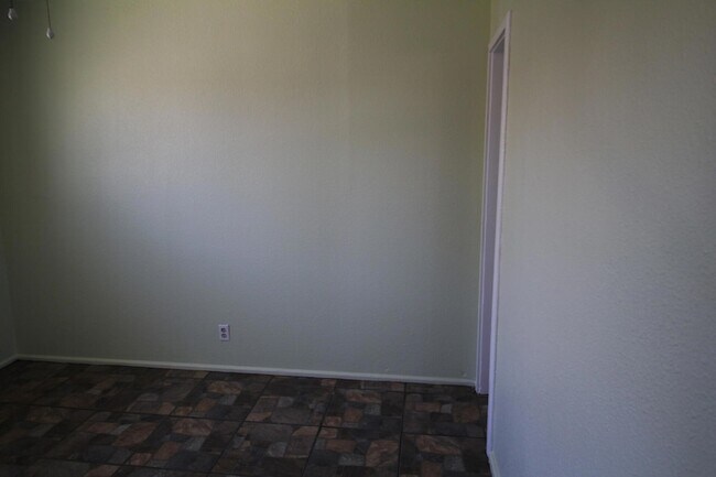 Building Photo - 3900 Flory Ave