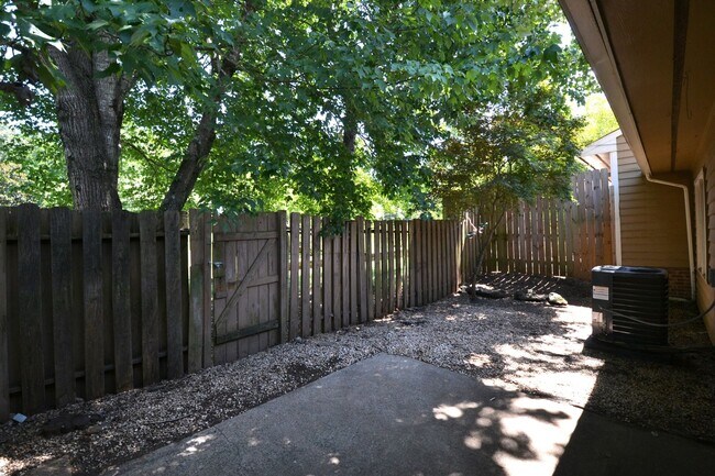 Building Photo - 8317 Summerglen Cir