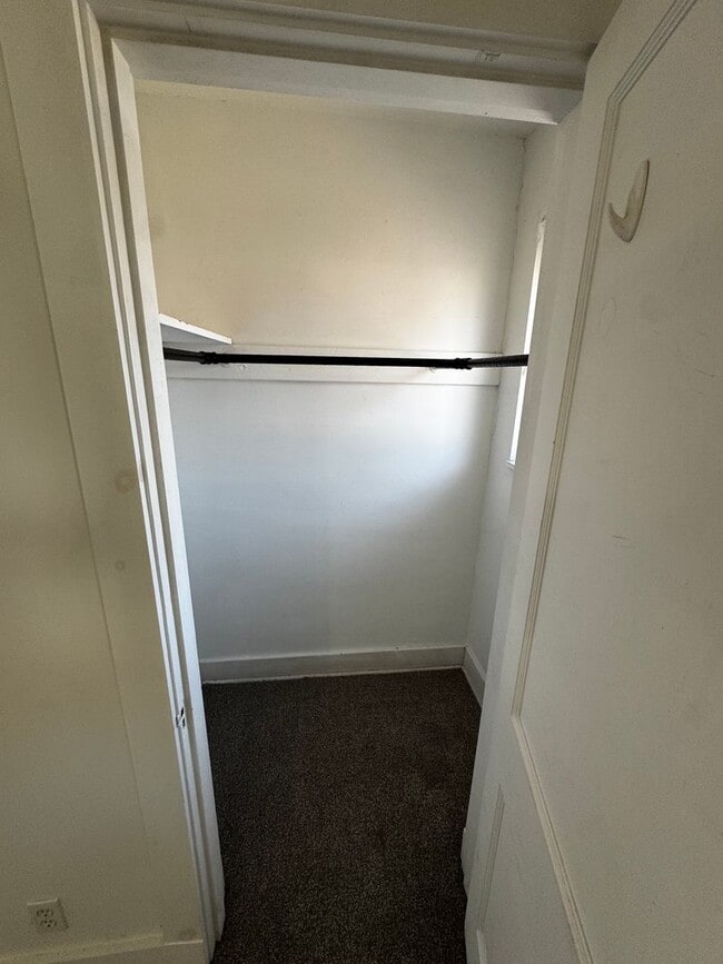 Building Photo - South Oakland Two Bedroom!