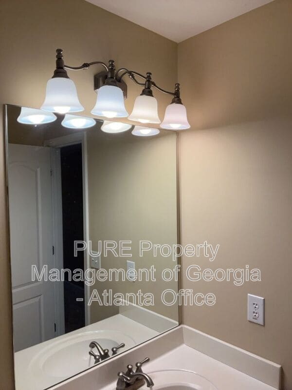 Building Photo - 1555 River Park Blvd