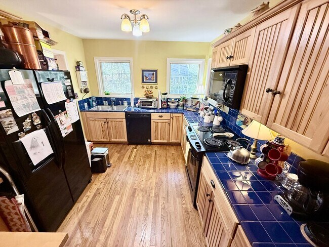 Building Photo - 130-140 Marion Dr