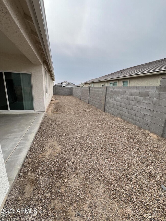 Building Photo - 24368 W Albeniz Pl