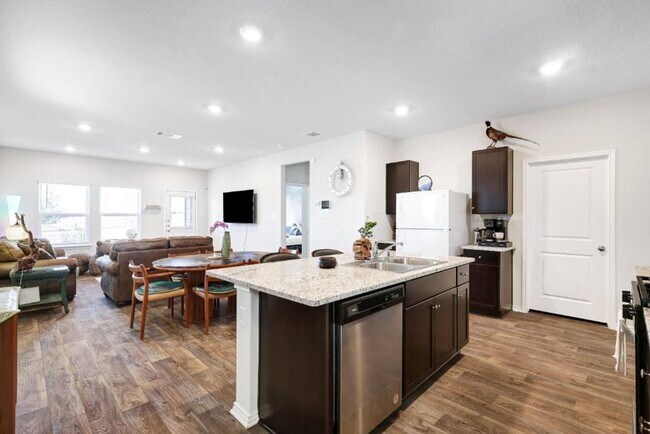 Building Photo - Move in Ready and FULLY FURNISHED 3 BD/2 BA located Far West San Antonio!