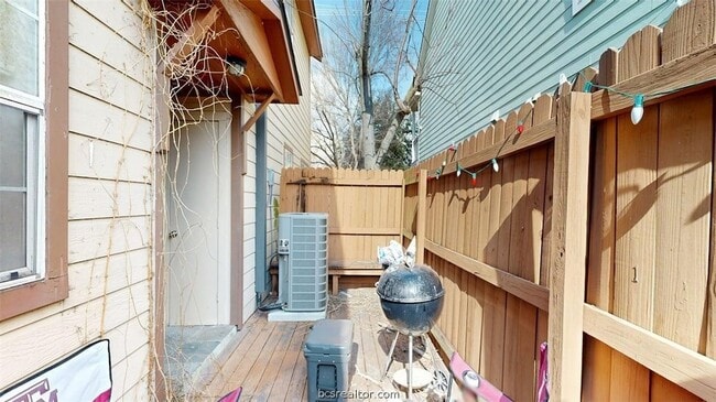 Building Photo - 301 Nimitz St