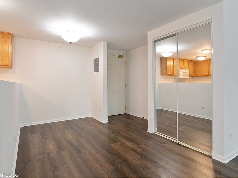 Entry - 1111 Burlington Ave