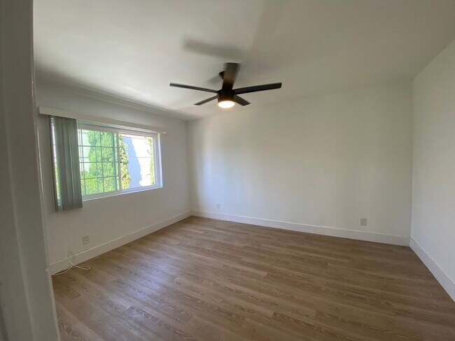 Building Photo - 1420 Berkeley St **No Vacancies**