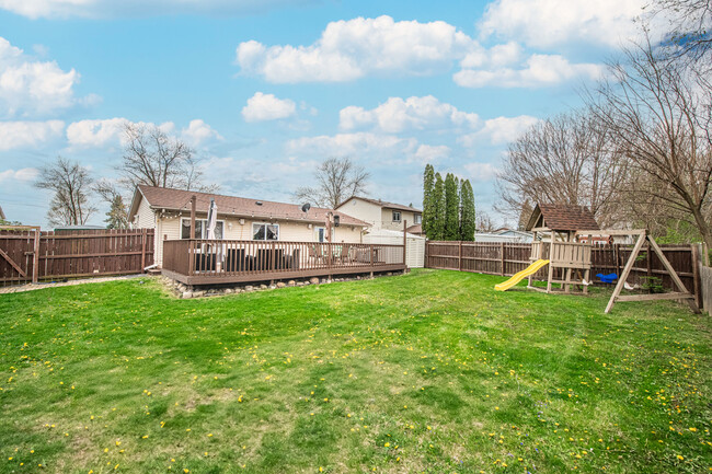 Building Photo - 810 Oakton Ave