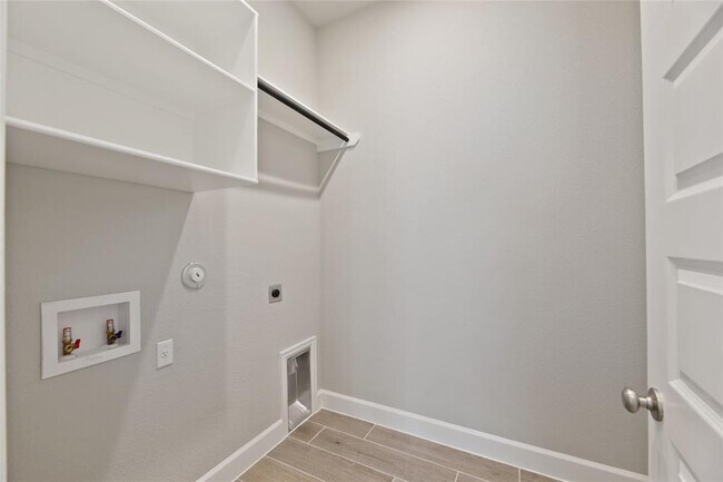 Building Photo - 104 Chinaberry Bnd