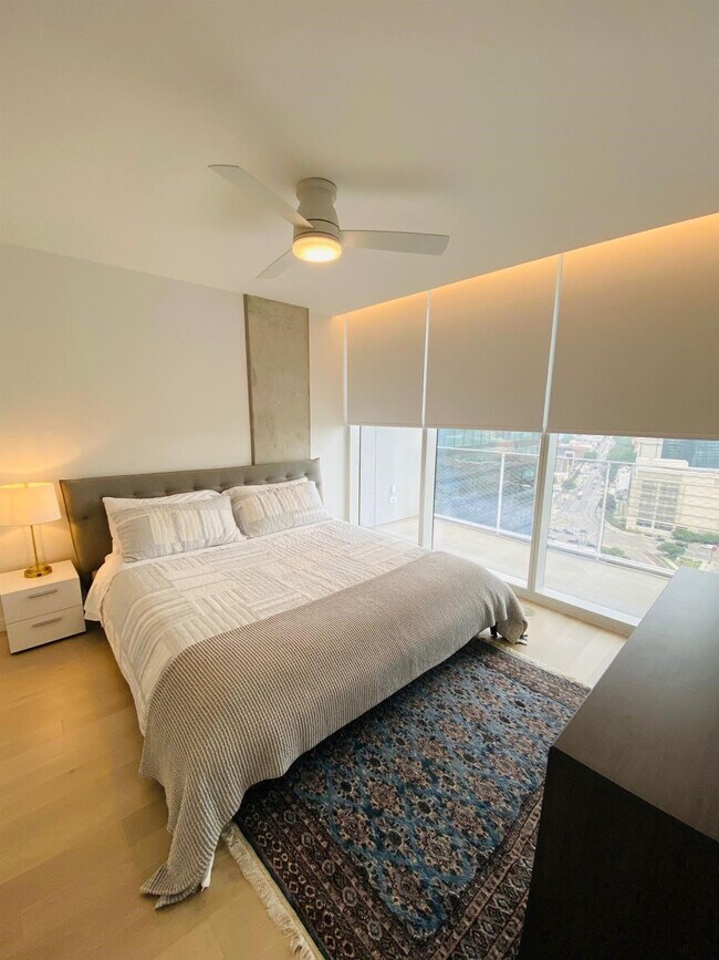 Building Photo - 313 W 17th St