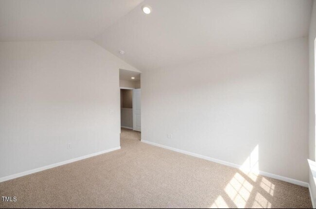 Building Photo - 3 Bedroom Townhome with Garage for Rent