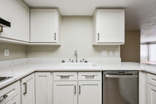 Building Photo - 17404 N 99th Ave