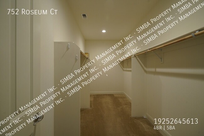 Building Photo - 752 Roseum Ct