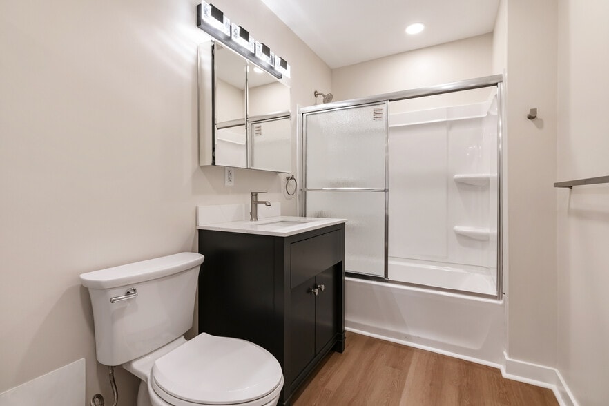 Primary Bathroom - 2009 Wendover St