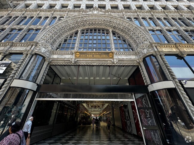 Building Photo - Spring Arcade Building