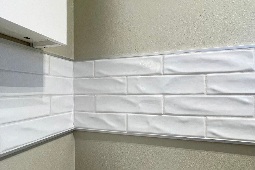 Building Photo - 6 SE 136th Ave