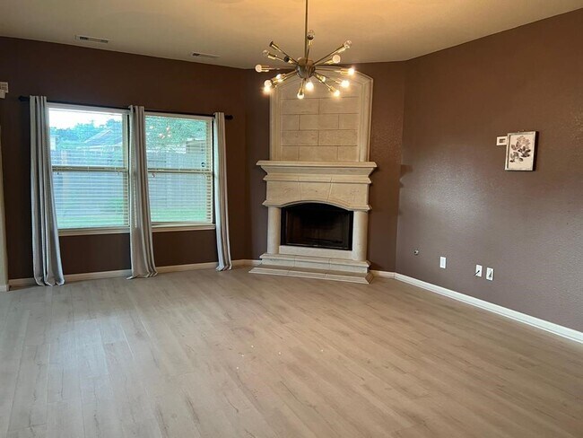 Building Photo - 2203 Oak Rise Dr