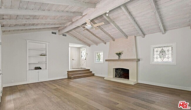Building Photo - 3933 Mandeville Canyon Rd
