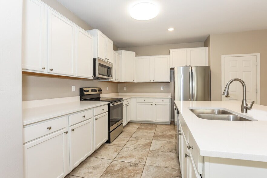 Building Photo - 4505 W Pleasant Ln