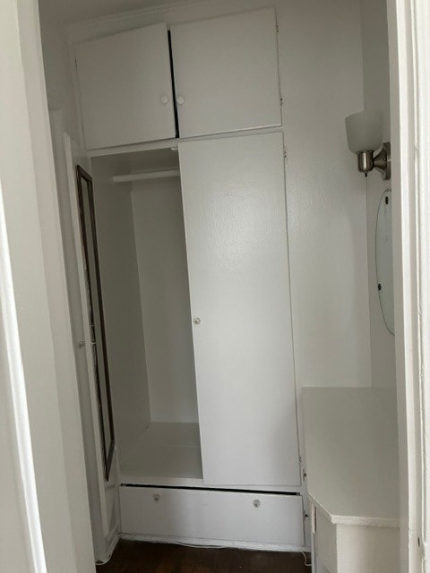 Building Photo - 303 S Doheny Dr