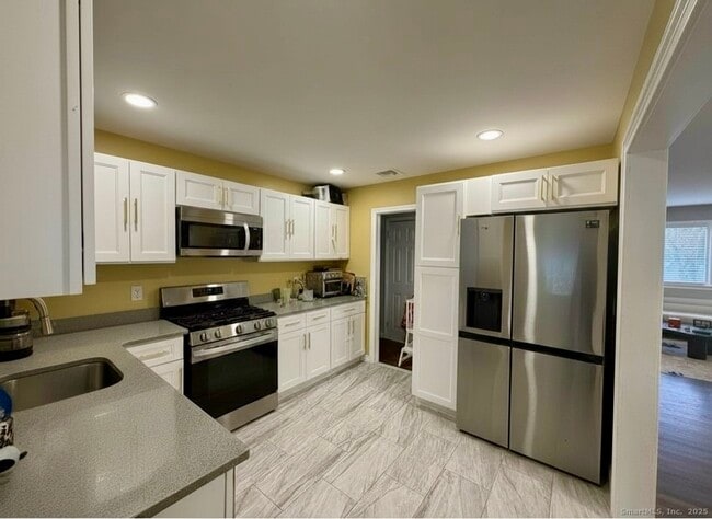 Building Photo - 3 Donna Dr